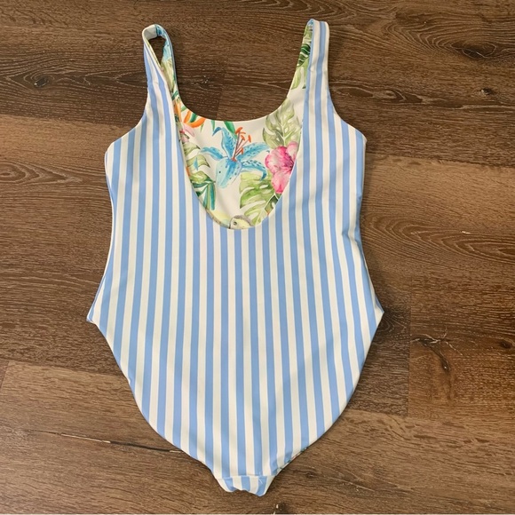 Faherty womens Tropical/ stripe reversible low back one piece swimsuit M - Picture 10 of 12